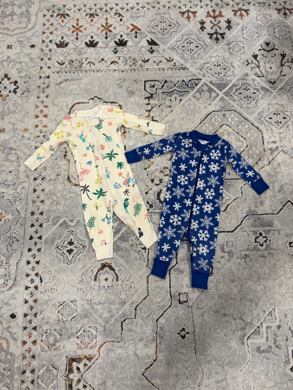 Hanna Andersson Tropical and Snowflake Footless sleepers, 6-12 months
